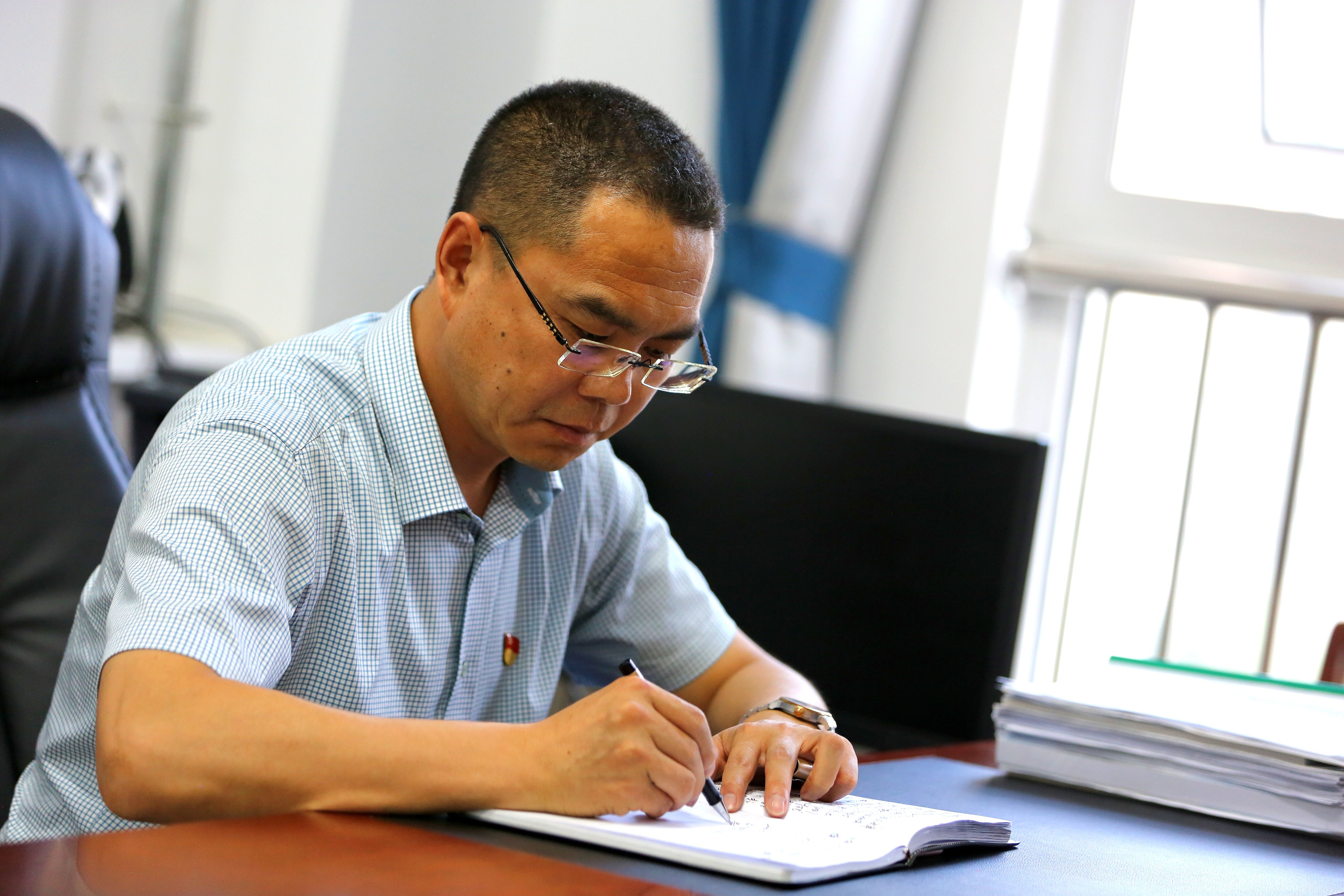聚焦內(nèi)涵謀新篇 推動(dòng)發(fā)展開新局——訪慶陽四中黨總支書記、校長齊建偉