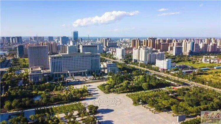 2022年，我市環(huán)境空氣優(yōu)良天數(shù)達297天。隴東報全媒體記者 俄少飛 攝