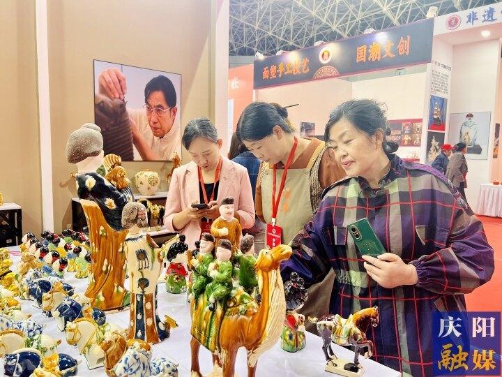 香包牽線聚人氣！第十八屆慶陽(yáng)香包民俗文化節(jié)旅游綜合收入6100萬(wàn)元