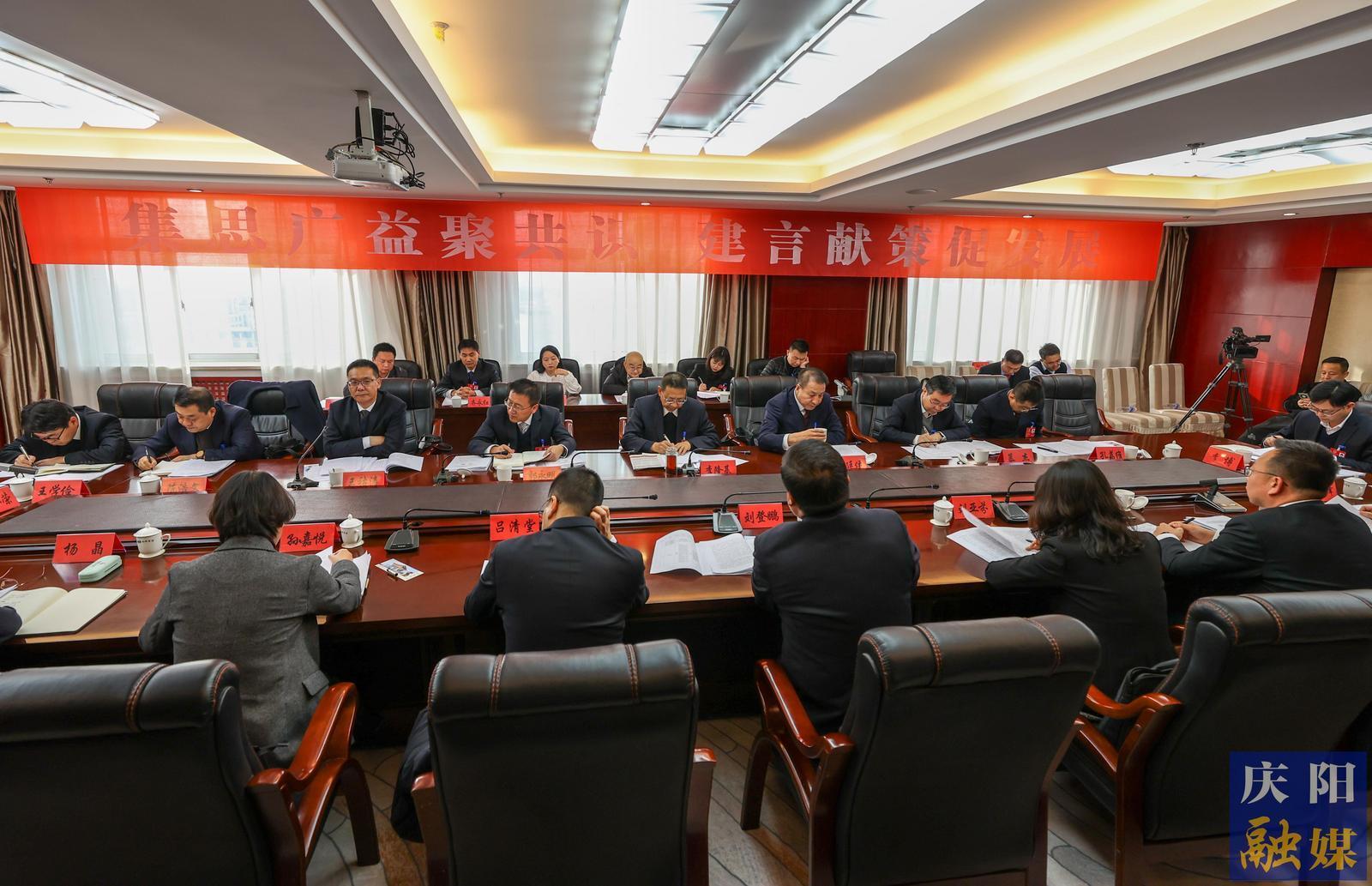【圖說兩會(huì)】市政協(xié)委員分組討論政府工作報(bào)告和計(jì)劃、財(cái)政報(bào)告